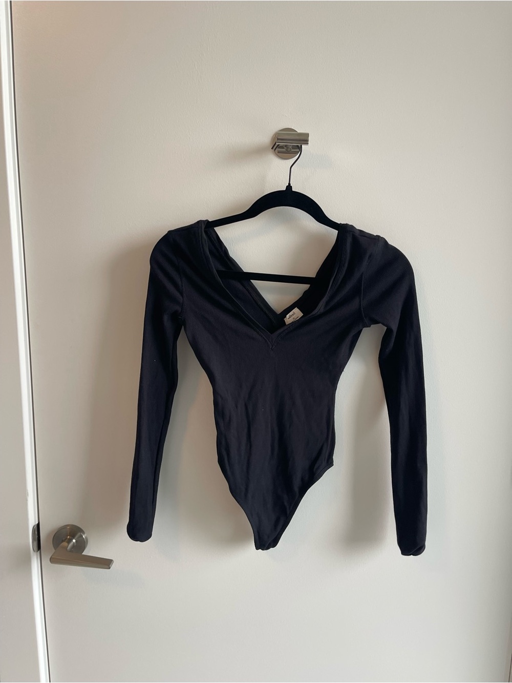 Aritiza Wilfred Ribbed Long-Sleeve V-Neck Bodysuit